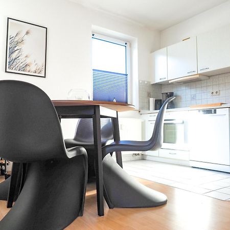 Ferienwohnungen Meerfarbig Zingst - Haustierfrei -Terrasse Mit Strandkorb Oder Balkon - E-Ladesaeule - Parkplatz - Wlan - Fahrradschuppen - Waschtrockner - Ruhig Und Zentral - Nichtraucher Esterno foto