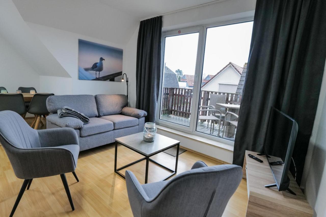 Ferienwohnungen Meerfarbig Zingst - Haustierfrei -Terrasse Mit Strandkorb Oder Balkon - E-Ladesaeule - Parkplatz - Wlan - Fahrradschuppen - Waschtrockner - Ruhig Und Zentral - Nichtraucher Esterno foto