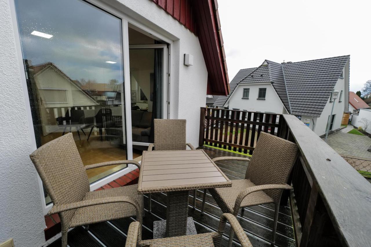 Ferienwohnungen Meerfarbig Zingst - Haustierfrei -Terrasse Mit Strandkorb Oder Balkon - E-Ladesaeule - Parkplatz - Wlan - Fahrradschuppen - Waschtrockner - Ruhig Und Zentral - Nichtraucher Esterno foto
