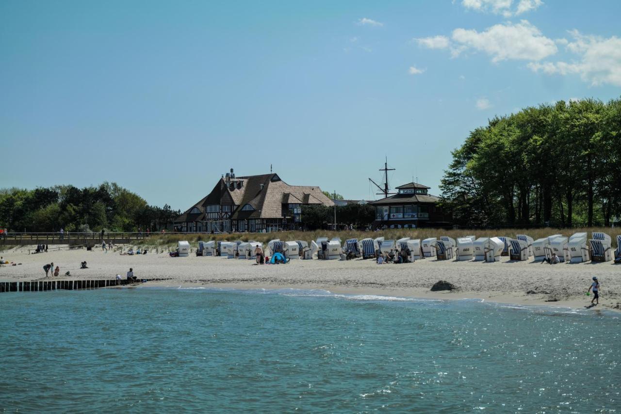 Ferienwohnungen Meerfarbig Zingst - Haustierfrei -Terrasse Mit Strandkorb Oder Balkon - E-Ladesaeule - Parkplatz - Wlan - Fahrradschuppen - Waschtrockner - Ruhig Und Zentral - Nichtraucher Esterno foto